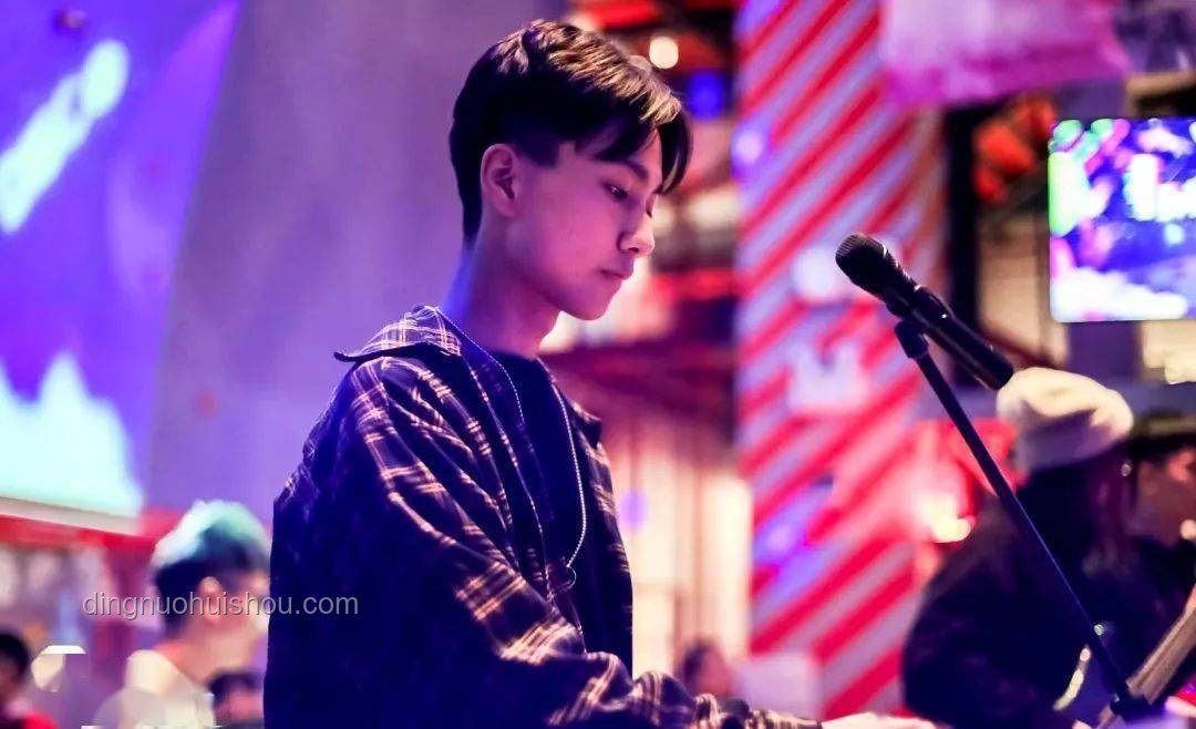 肖战抖音互动解锁工部侍郎藏海：娱乐产业新风向与机遇挑战